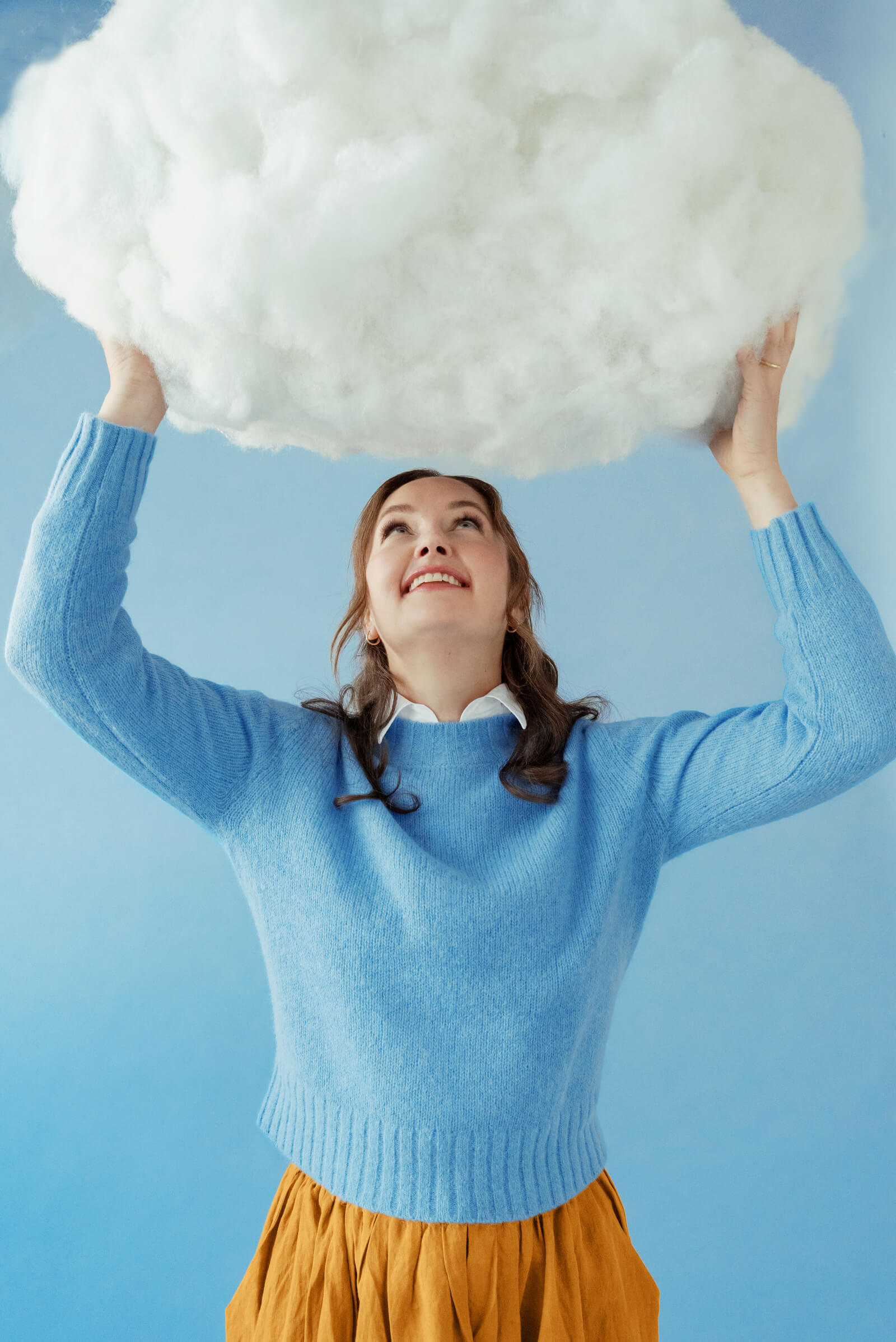 Cecelia holding up a cloud